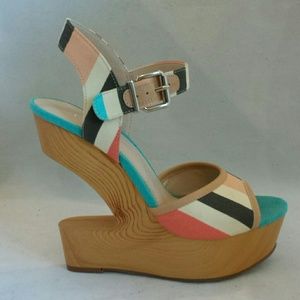 BCBGeneration  Vendi Flamingo Platform Sandal